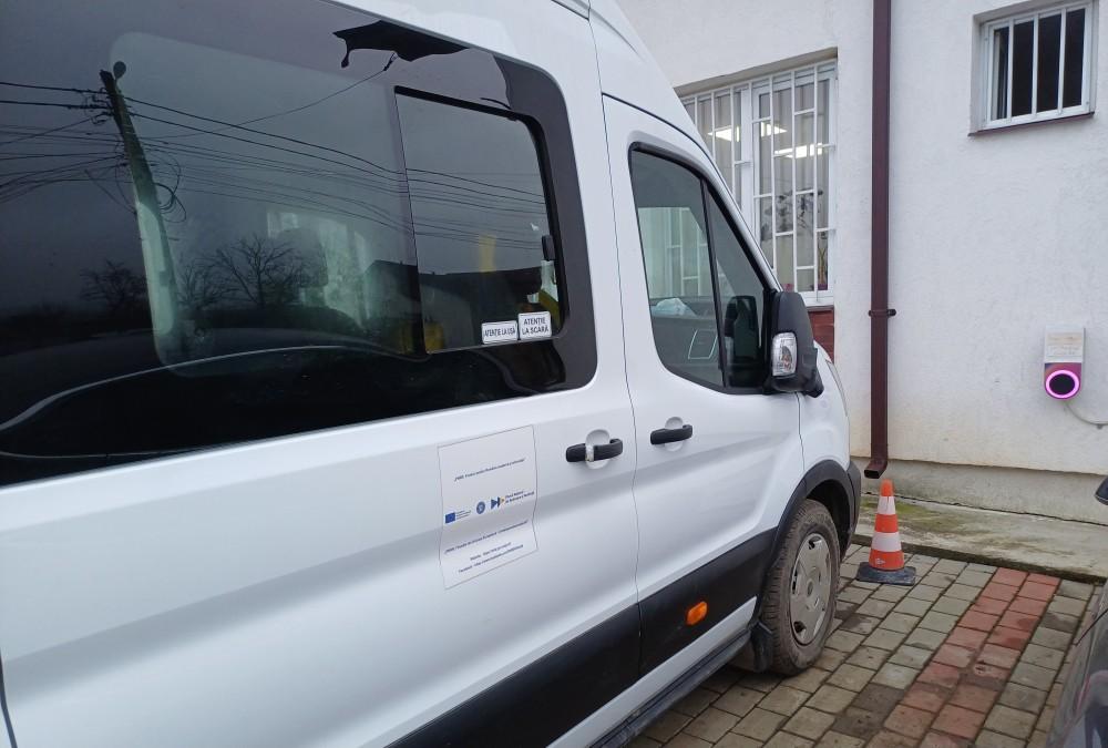 Achiziția de microbuze electrice pentru elevi în județul Iași